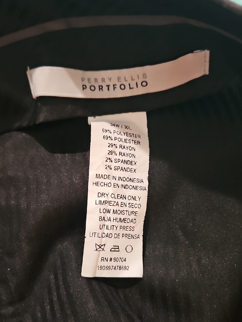 Perry Ellis Gray Two piece Suit. 40 S, 34-30 - Picture 9 of 12